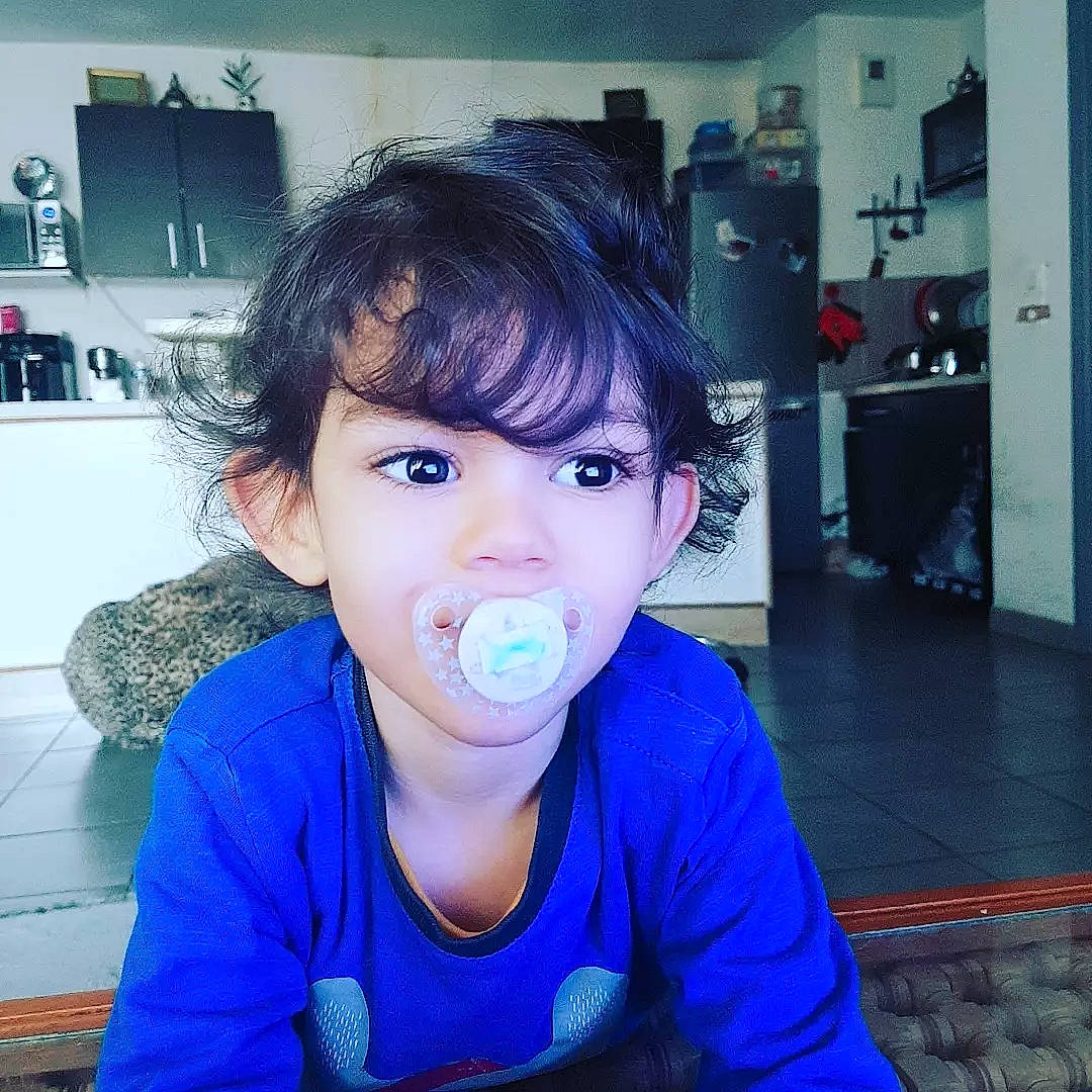 Zian a rejoint le concours — aidez-le/la à gagner de superbes lots ! bangs, cheek, cool, ear, electric_blue, eyebrow, eyelash, face, finger, forehead, happy, iris, jaw, lip, mouth, neck, nose, person, sleeve, t_shirt