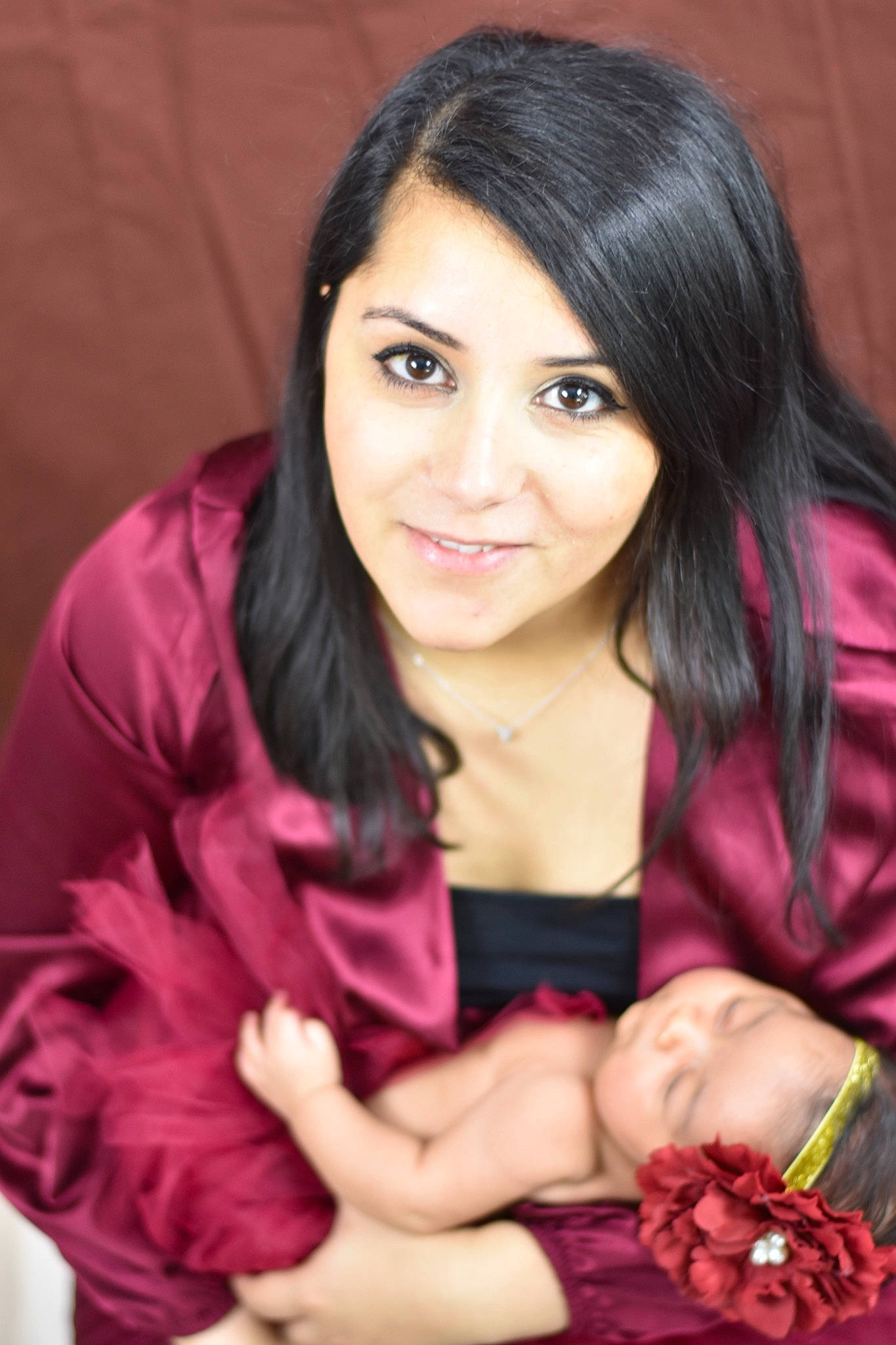 Emna a rejoint le concours — aidez-le/la à gagner de superbes lots ! beauty, black_hair, brown_hair, hair, joy, lip, long_hair, makeover, person, photo_shoot, photography, sitting, smile