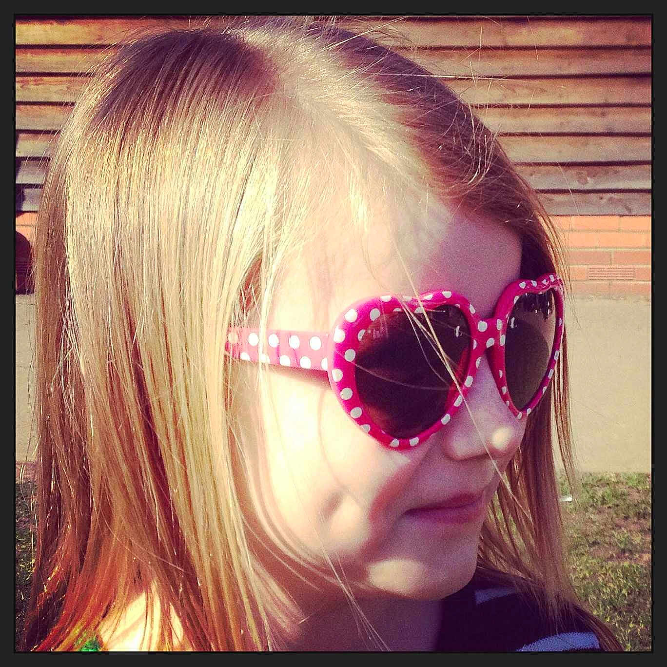 Jolie is registered to the contest to win money with this photo: