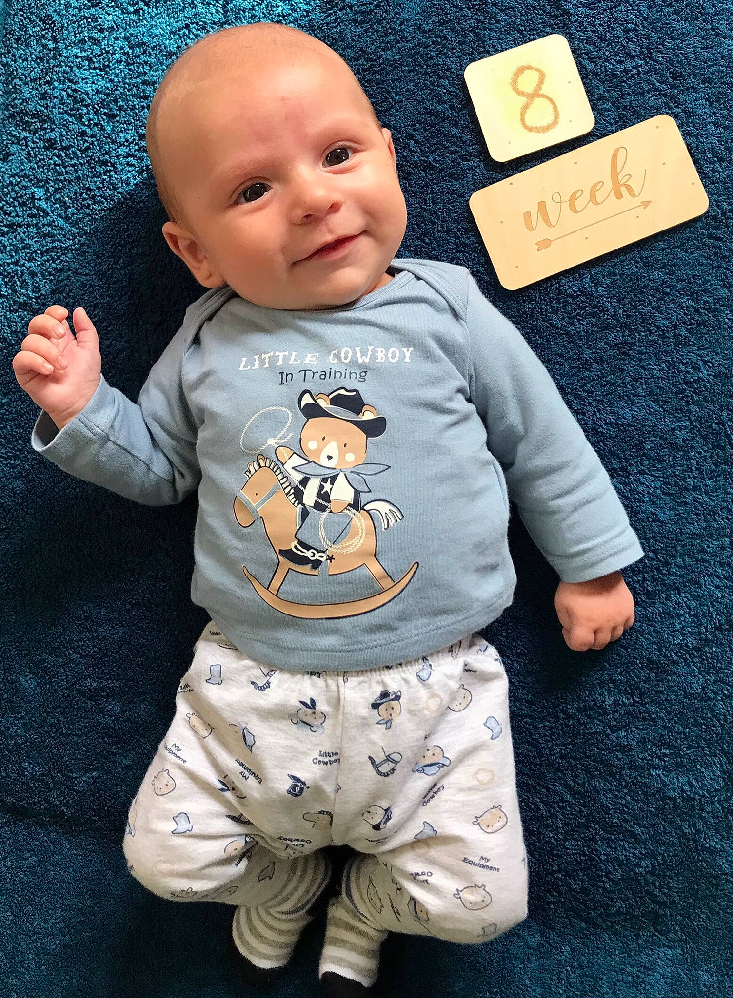 Soën a rejoint le concours — aidez-le/la à gagner de superbes lots ! baby, baby_toddler_clothing, cheek, child, chin, cool, eye, face, happy, head, joy, outerwear, pattern, person, pink, product, skin, sleeve, t_shirt, textile