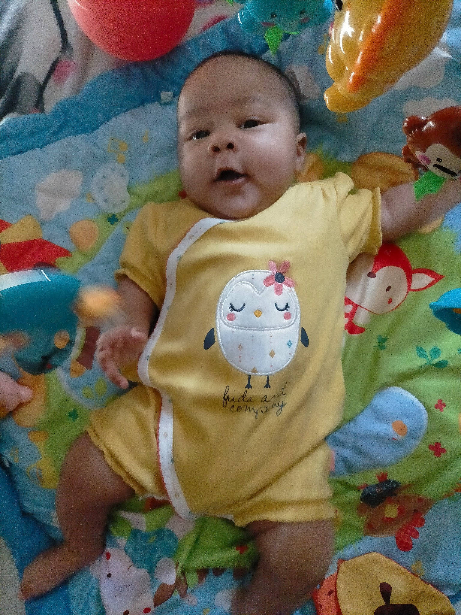 Yasmina a rejoint le concours — aidez-le/la à gagner de superbes lots ! baby, baby_toddler_clothing, cheek, child, facial_expression, fun, happy, head, leisure, people, person, play, product, skin, sleeve, smile, summer, t_shirt, textile, toddler