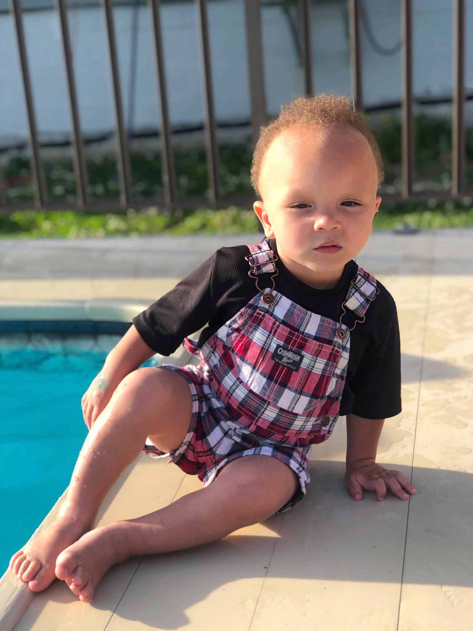 Trayvon is registered to the contest to win money with this photo: child, design, fun, leg, leisure, pattern, person, sitting, skin, smile, summer, toddler, vacation