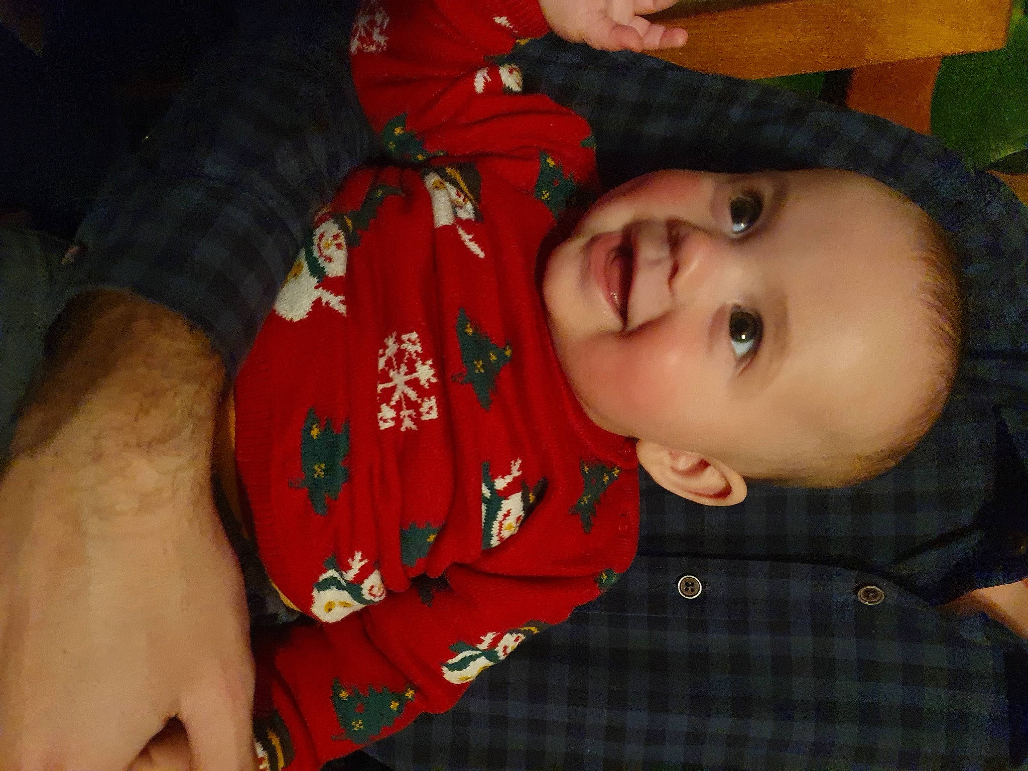 Arsène a rejoint le concours — aidez-le/la à gagner de superbes lots ! baby, baby_toddler_clothing, cheek, child, eye, happy, iris, lip, mouth, nose, organ, pattern, person, plaid, red, skin, sleeve, smile, tartan, toddler