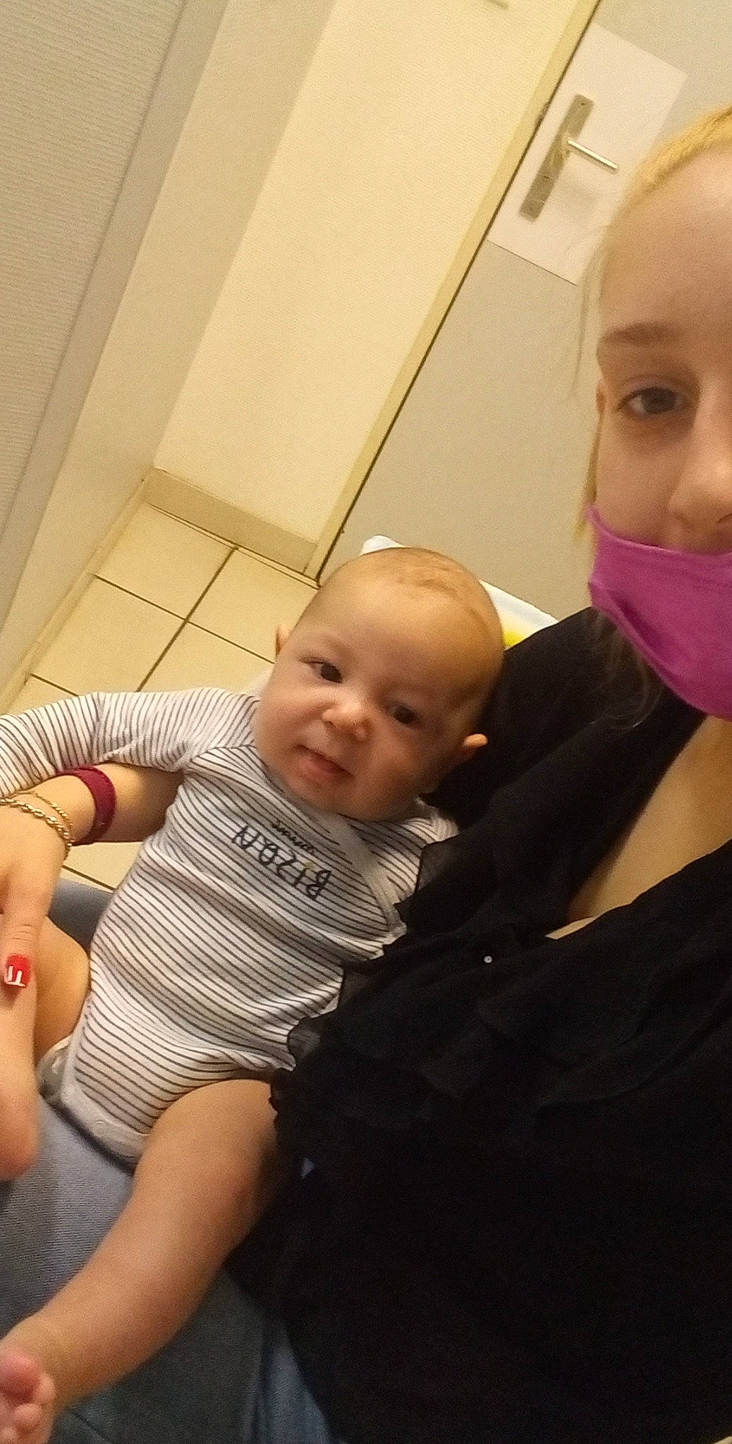 Aaron participe au concours pour gagner de l'argent avec cette photo : baby, baby_toddler_clothing, cheek, chin, comfort, face, finger, fun, gesture, hairstyle, happy, iris, lip, mouth, nose, person, skin, smile, thumb, toddler