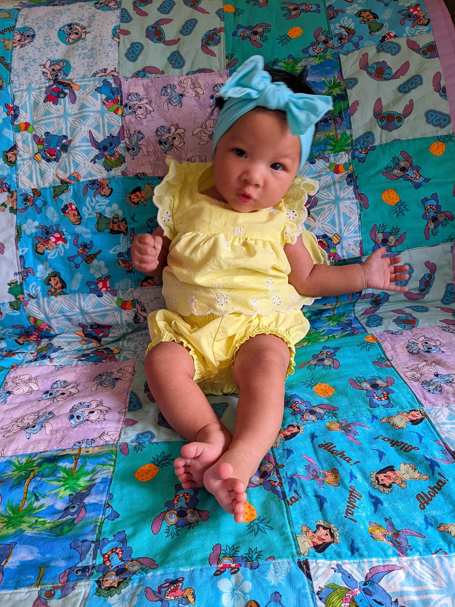 EliovÃii is registered to the contest to win money with this photo: aqua, baby, baby_toddler_clothing, blue, cap, child, electric_blue, happy, hat, headwear, linens, magenta, pattern, person, pink, purple, sitting, sleeve, sun_hat, t_shirt