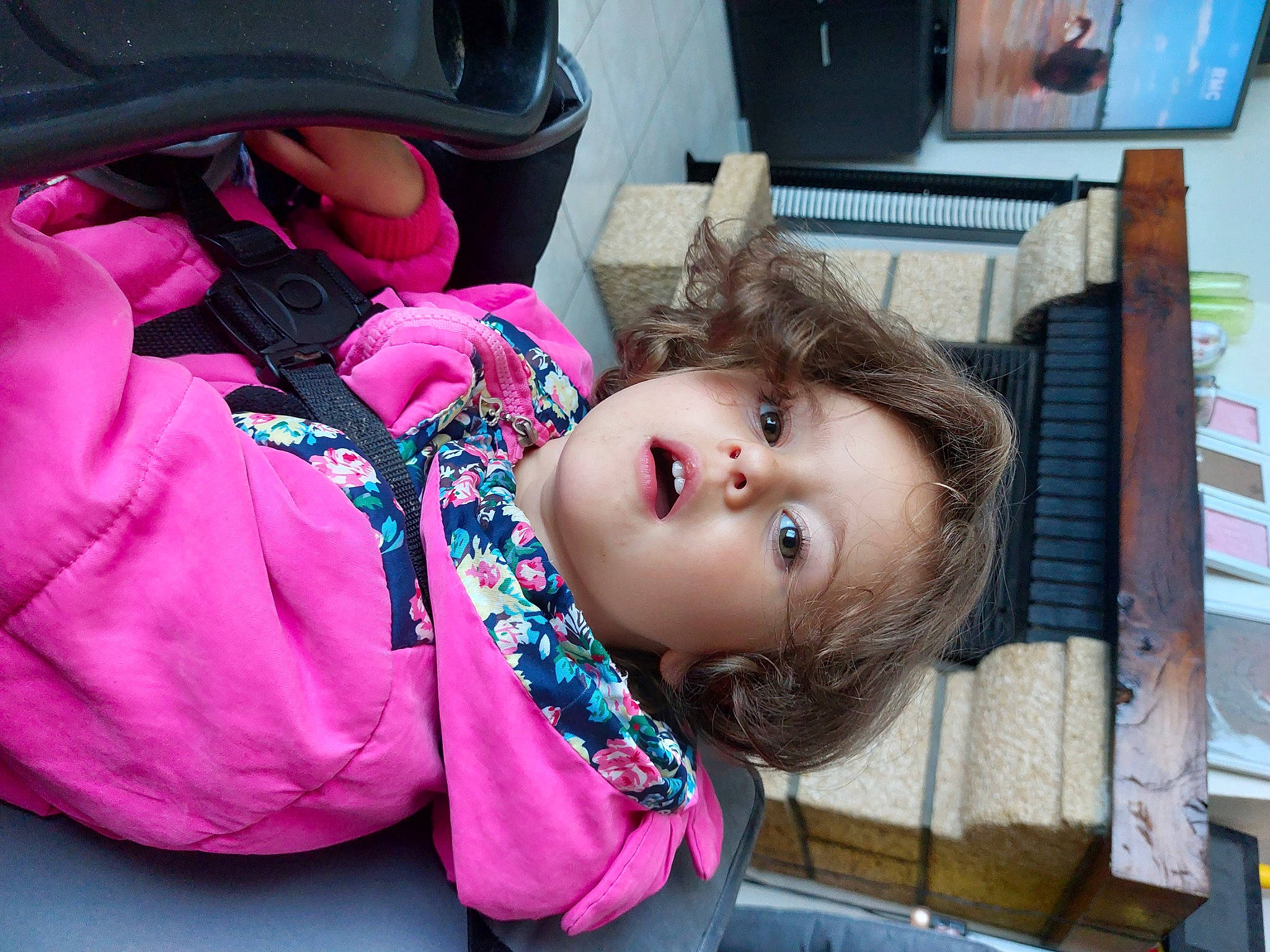 Chloe a rejoint le concours — aidez-le/la à gagner de superbes lots ! baby, baby_products, baby_toddler_clothing, car_seat, cheek, child, comfort, eyelash, fun, happy, magenta, person, picture_frame, pink, sitting, television, toddler, vacation