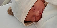 Enéa a rejoint le concours — aidez-le/la à gagner de superbes lots ! newborn, baby, sleeping, hat, blanket, pacifier, bassinet, hospital, infant, cozy, soft, resting, closeup, cute, peaceful, child, face, wrapped, warm, indoors
