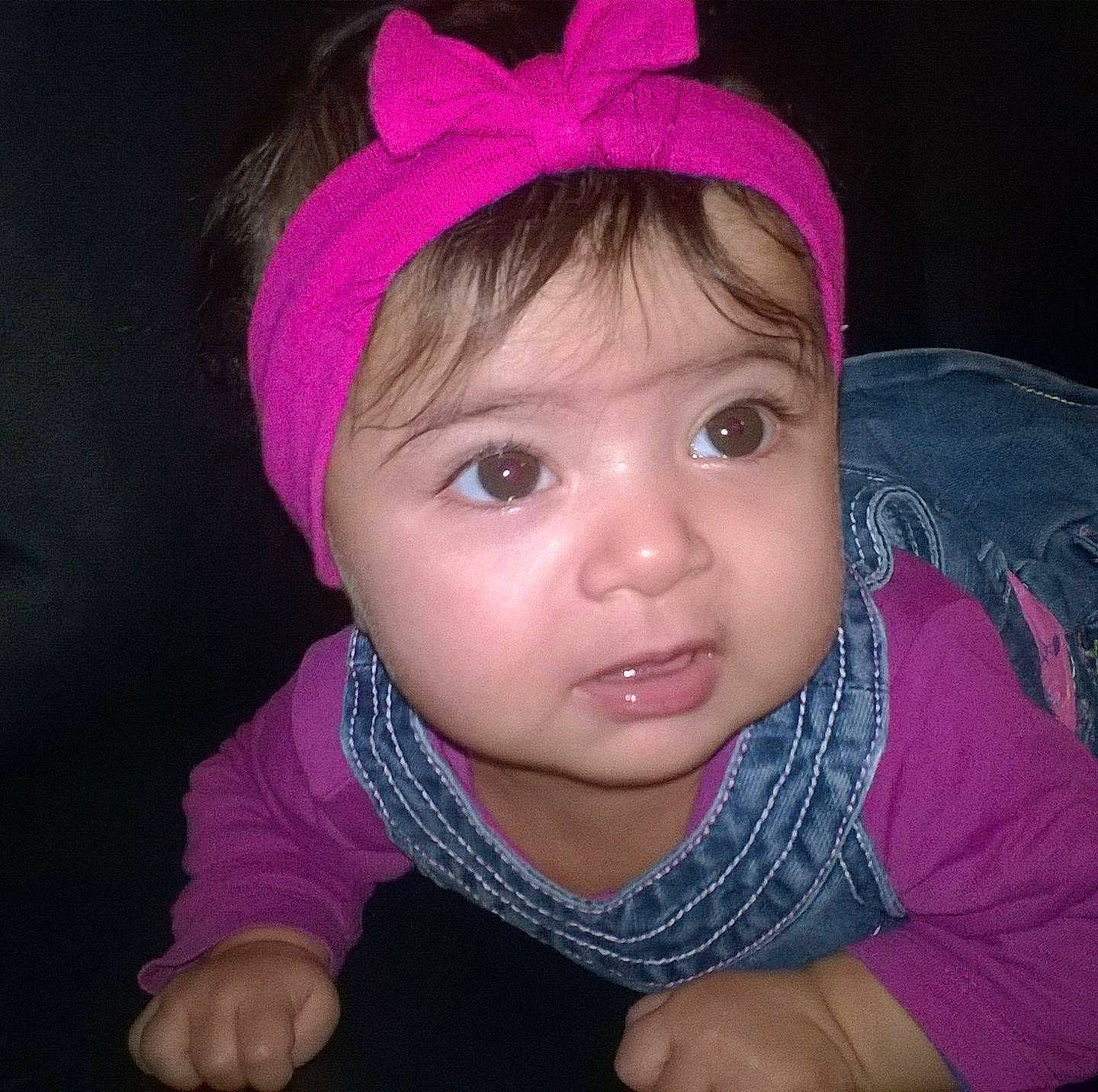 Ines participe au concours pour gagner de l'argent avec cette photo : cheek, child, ear, eye, eyebrow, face, forehead, girl, hair_accessory, head, headband, headgear, infant, magenta, nose, person, pink, purple, skin, smile