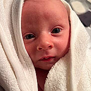 Charlie a rejoint le concours — aidez-le/la à gagner de superbes lots ! baby, infant, face, eyes, skin, towel, white, soft, closeup, portrait, newborn, wrapped, cute, child, person, expression, indoors, warm, texture, cozy