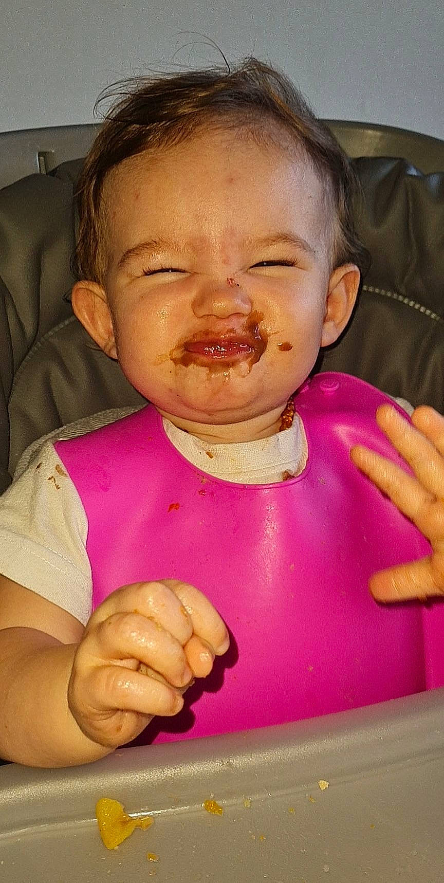 Luna participe au concours pour gagner de l'argent avec cette photo : cheek, chin, ear, eyebrow, eyelash, face, facial_expression, forehead, hairstyle, hand, happy, head, human, lip, mouth, neck, nose, person, product, skin