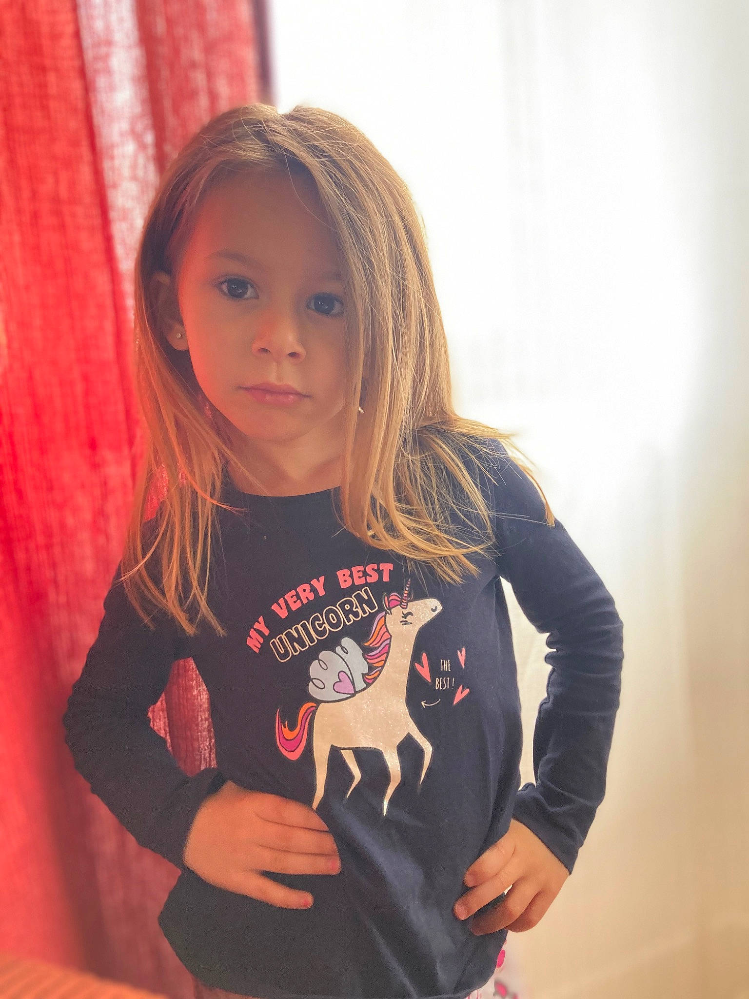 Victoire participe au concours pour gagner de l'argent avec cette photo : baby_toddler_clothing, cheek, child, elbow, facial_expression, fun, happy, iris, joint, lip, long_hair, long_sleeved_t_shirt, mammal, neck, person, shoulder, skin, sleeve, t_shirt, toddler