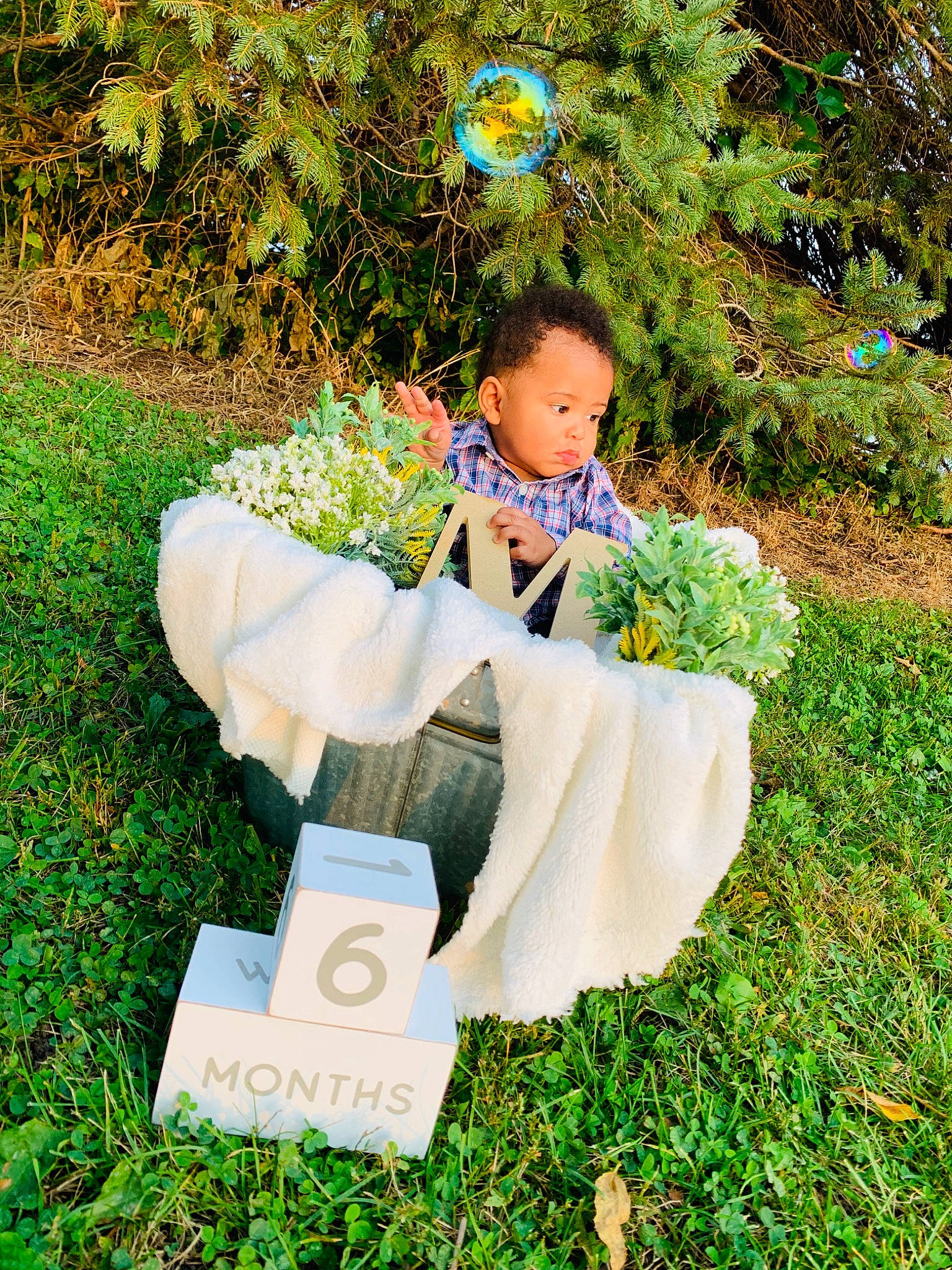 Melék is registered to the contest to win money with this photo: baby_toddler_clothing, botany, child, event, garden, grass, grass_family, grassland, happy, lawn, leaf, leisure, nature, people_in_nature, person, plant, play, sitting, t_shirt, toddler