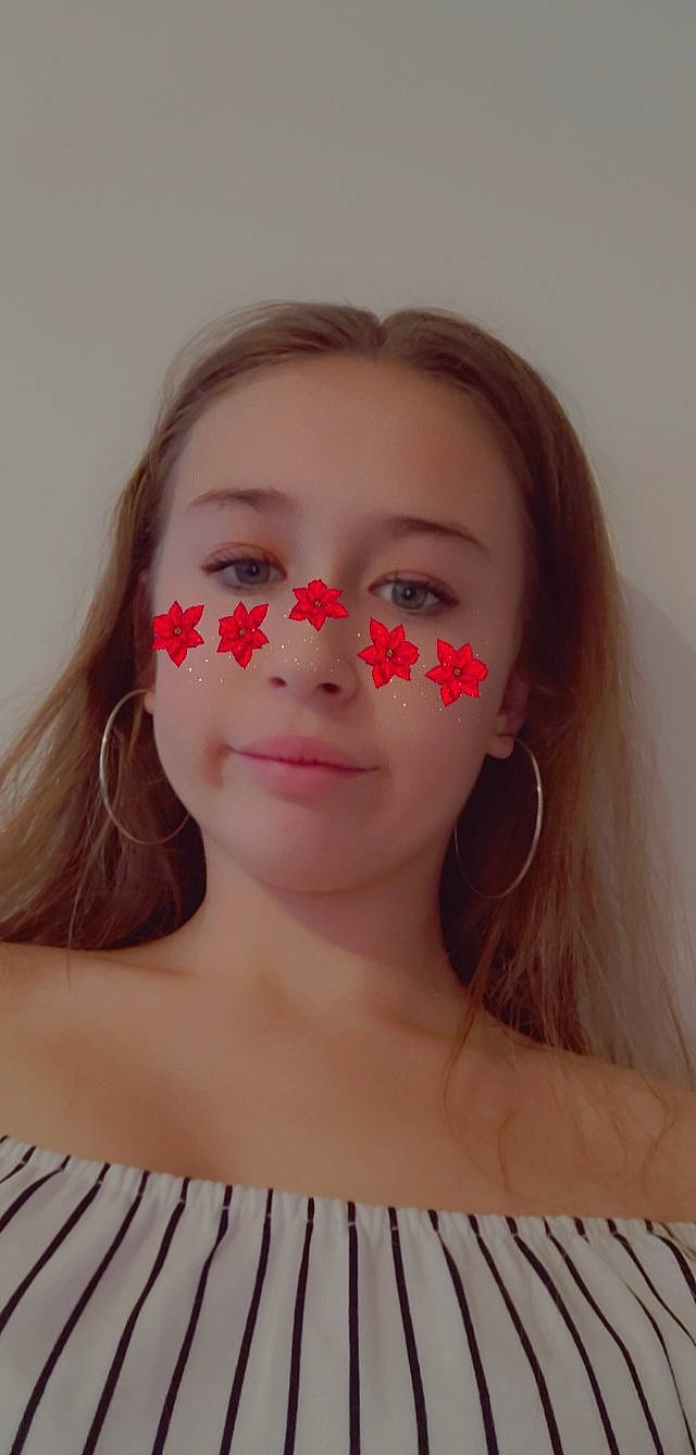 Jessica participe au concours pour gagner de l'argent avec cette photo : cheek, chin, eye_liner, eyebrow, eyelash, flash_photography, forehead, happy, iris, jaw, lip, lipstick, makeover, mouth, neck, nose, organ, person, shoulder, skin