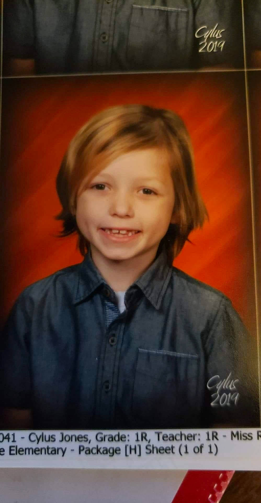 Cylus is registered to the contest to win money with this photo: child, forehead, hair, hairstyle, joy, person, photo_caption, photography, portrait, portrait_photography, smile