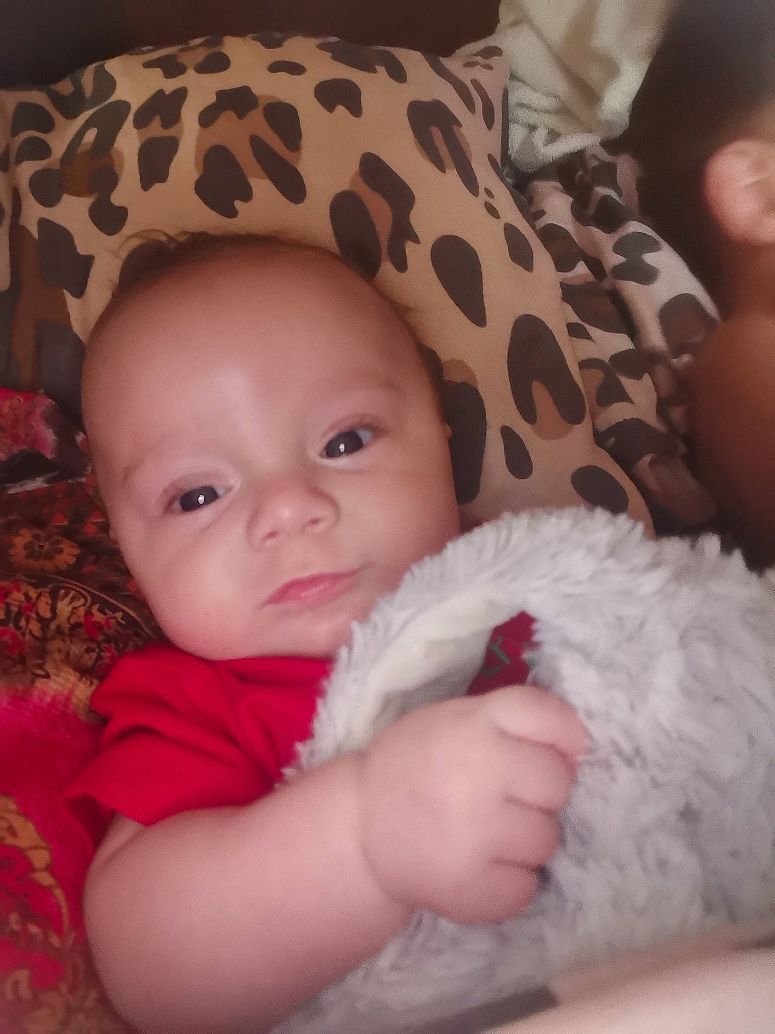 Mayaken participe au concours pour gagner de l'argent avec cette photo : baby, cheek, child, eye, face, finger, hand, head, iris, lip, mouth, nose, person, skin, smile, thumb, toddler