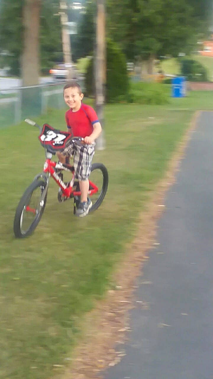 Clifford is registered to the contest to win money with this photo: bicycle, bicycle_accessory, bicycle_frame, bicycle_handlebar, bicycle_motocross, bicycle_pedal, bicycle_wheel, bmx_bike, cross_country_cycling, cycle_sport, cycling, endurance_sports, freestyle_bmx, joy, land_vehicle, mountain_bike, person, recreation, road_bicycle, sports