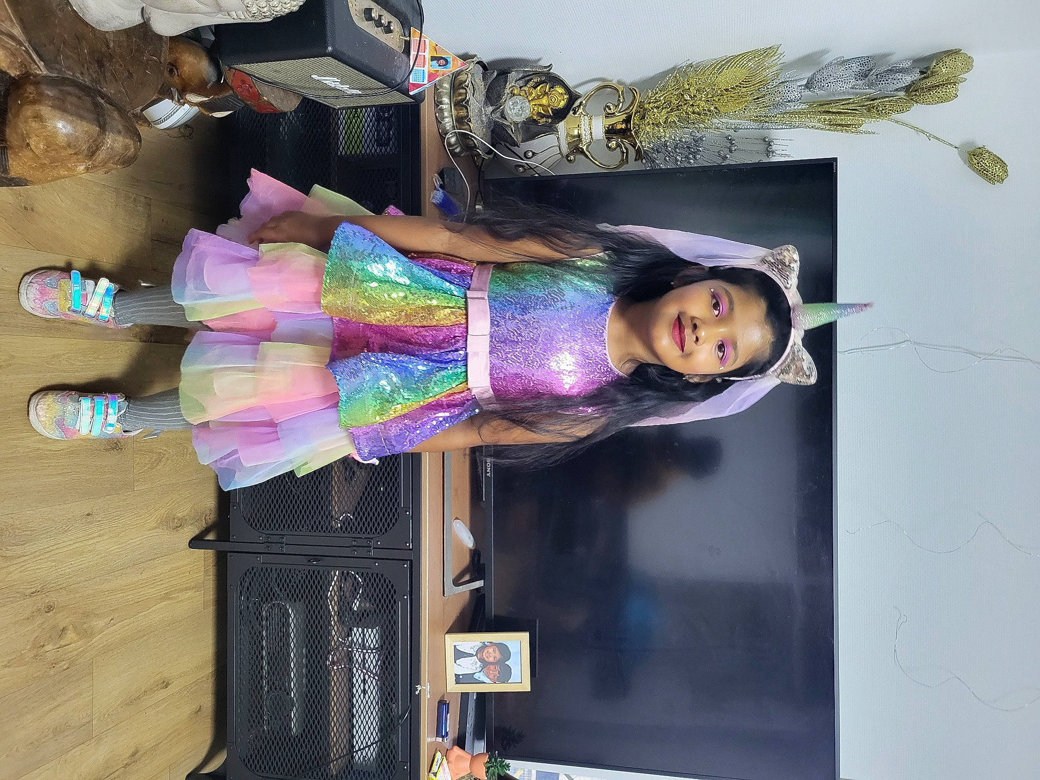 Charanee a rejoint le concours — aidez-le/la à gagner de superbes lots ! art, fashion_design, joy, magenta, person, purple, smile, snapshot, visual_arts, wrist