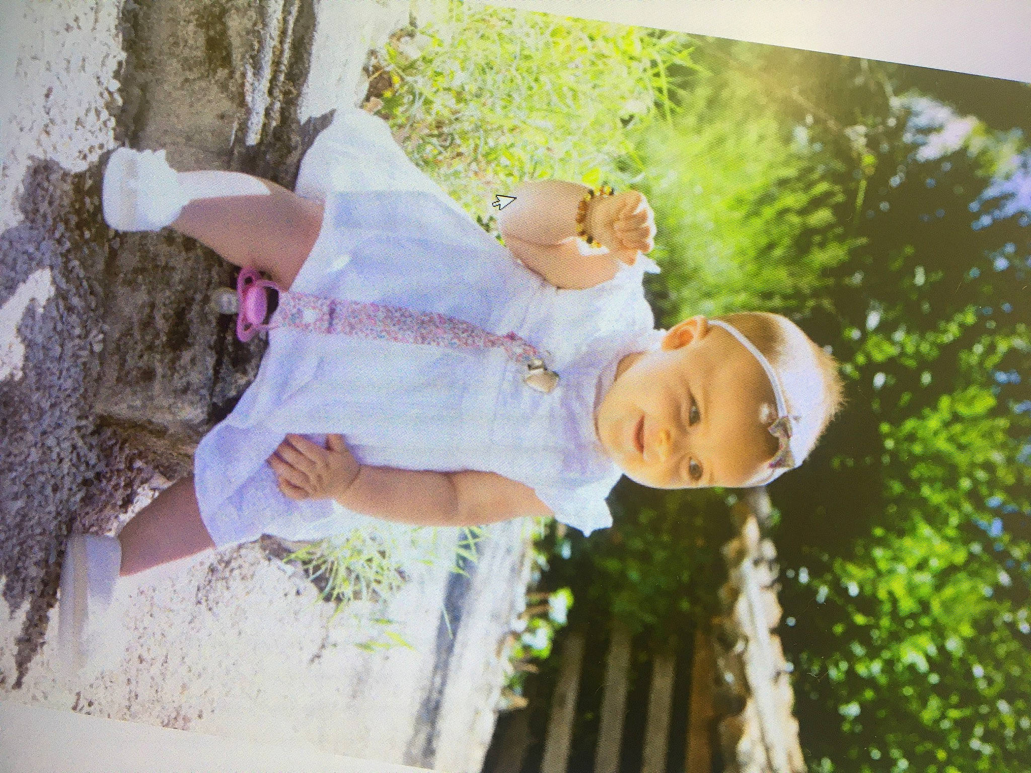 Valentine participe au concours pour gagner de l'argent avec cette photo : baby, child, family, fun, happy, person, photograph, photography, plant, smile, toddler, tree, vacation, yellow