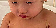 Mike participe au concours pour gagner de l'argent avec cette photo : baby, bathing, bathtub, bodypart, cosmetics, crying, eating, face, food, frown, head, lipstick, person, photography, portrait, sad, shoulder, skin, spitting, tub