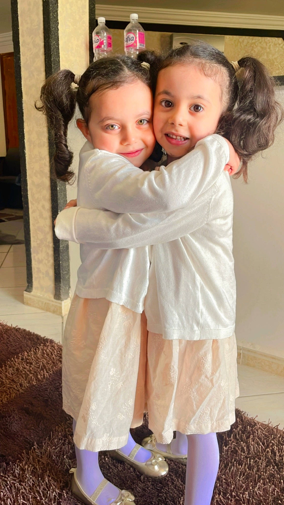 Isra Salma Jumelles participe au concours pour gagner de l'argent avec cette photo : baby_toddler_clothing, dress, event, eye, face, fashion_design, formal_wear, gesture, hair, happy, head, iris, joy, long_hair, organ, person, pink, skin, sleeve, smile