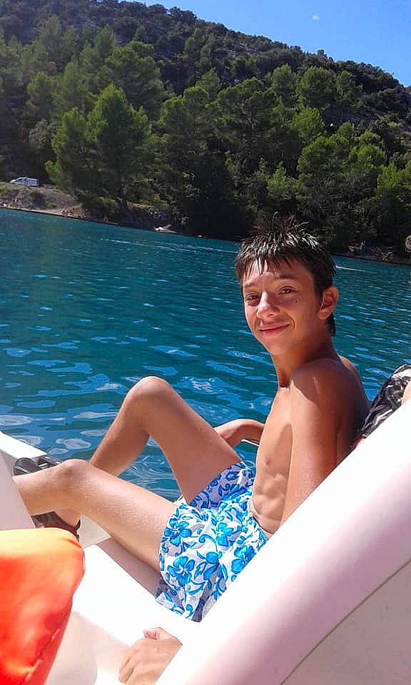 Louca a rejoint le concours — aidez-le/la à gagner de superbes lots ! beach, boat, boating, body_of_water, caribbean, coastal_and_oceanic_landforms, fun, girl, joy, lagoon, leisure, person, recreation, sea, summer, sun_tanning, swimming_pool, swimwear, tourism, vacation