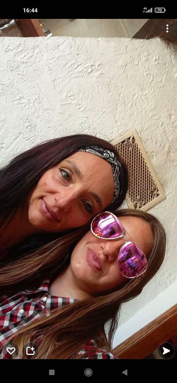 Maelyne a rejoint le concours — aidez-le/la à gagner de superbes lots ! cheek, chin, cool, eye, eyebrow, eyelash, eyewear, glasses, happy, iris, jaw, joy, lip, mouth, neck, nose, person, purple, skin, smile