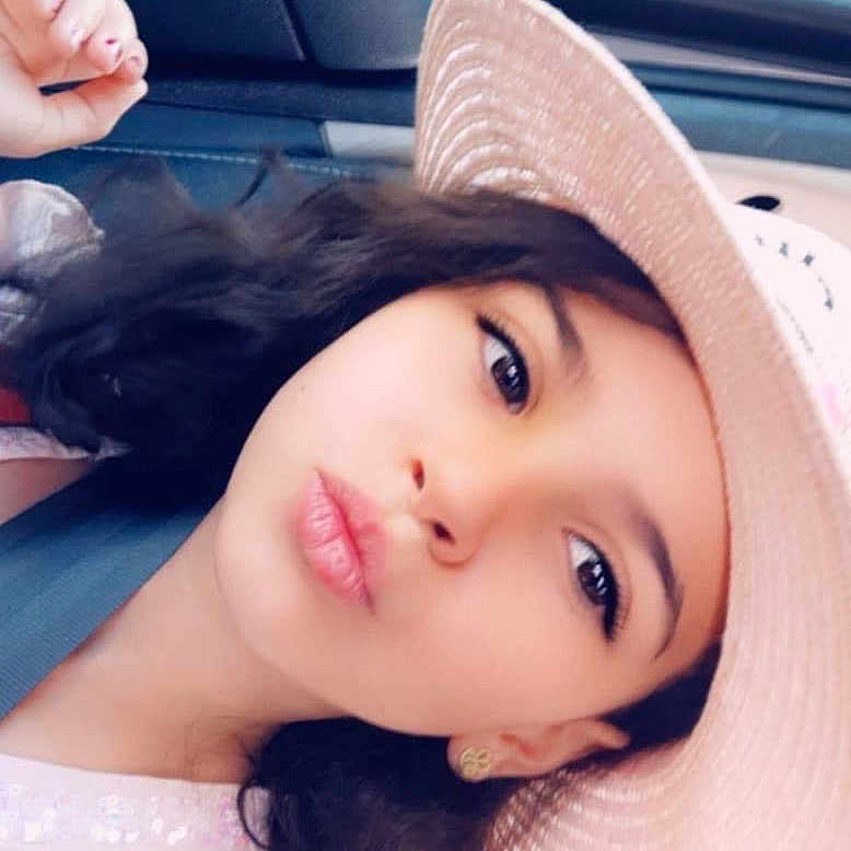 Nessrine participe au concours pour gagner de l'argent avec cette photo : beauty, black_hair, chin, cool, eye, eyebrow, face, hair, hand, head, headgear, japanese_idol, lip, long_hair, mouth, nose, photography, pink, selfie, skin