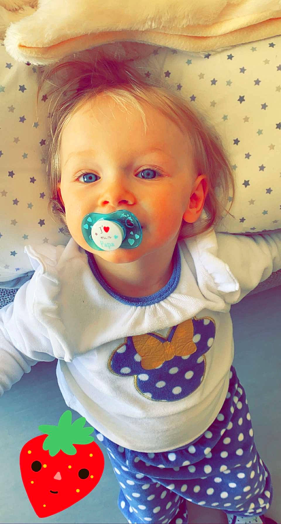 Naomi participe au concours pour gagner de l'argent avec cette photo : baby, baby_toddler_clothing, blue, cheek, child, eyelash, face, facial_expression, fun, green, happy, iris, mouth, nose, pattern, person, pink, skin, sleeve, toddler