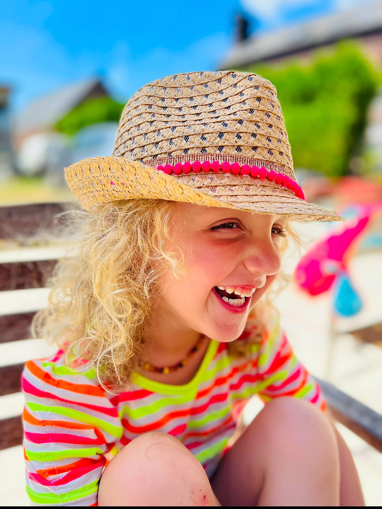 Youna participe au concours pour gagner de l'argent avec cette photo : beauty, blond, child, event, fashion_accessory, fun, grass, happy, hat, headgear, headwear, joy, leisure, magenta, people_in_nature, person, recreation, smile, summer, sun_hat