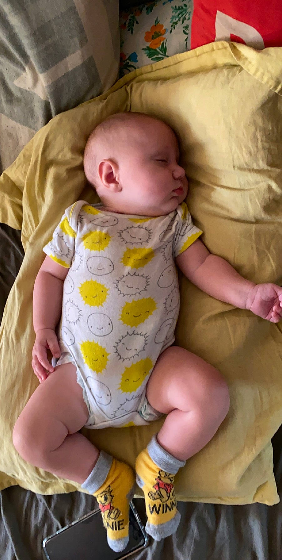 Enzo participe au concours pour gagner de l'argent avec cette photo : abdomen, baby, baby_toddler_clothing, child, person, skin, toddler, yellow