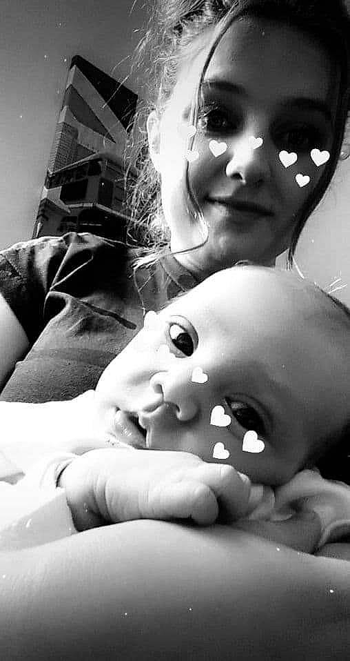 Enzo a rejoint le concours — aidez-le/la à gagner de superbes lots ! black, black_and_white, child, eye, finger, hand, human, joy, lip, monochrome, monochrome_photography, mouth, nose, person, photography, smile, style