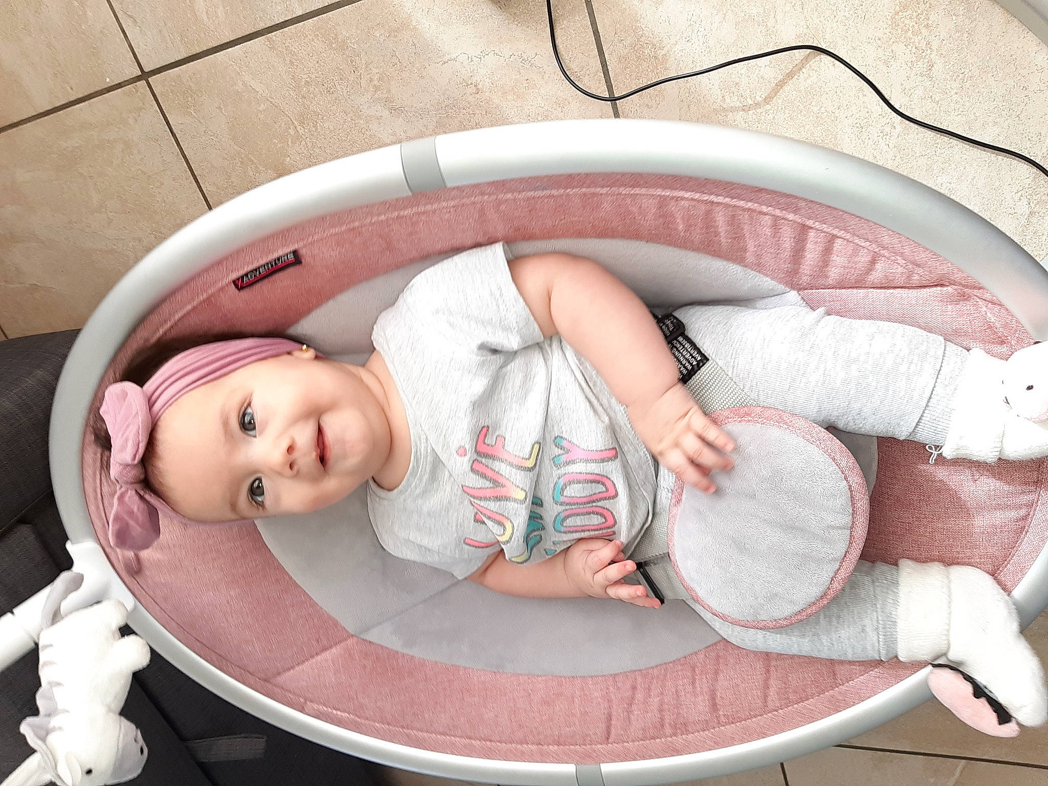 Luna participe au concours pour gagner de l'argent avec cette photo : arm, baby, baby_products, baby_sleeping, beauty, child, comfort, finger, hand, headgear, headwear, human_body, joy, leg, leisure, organ, person, pink, product, shoe