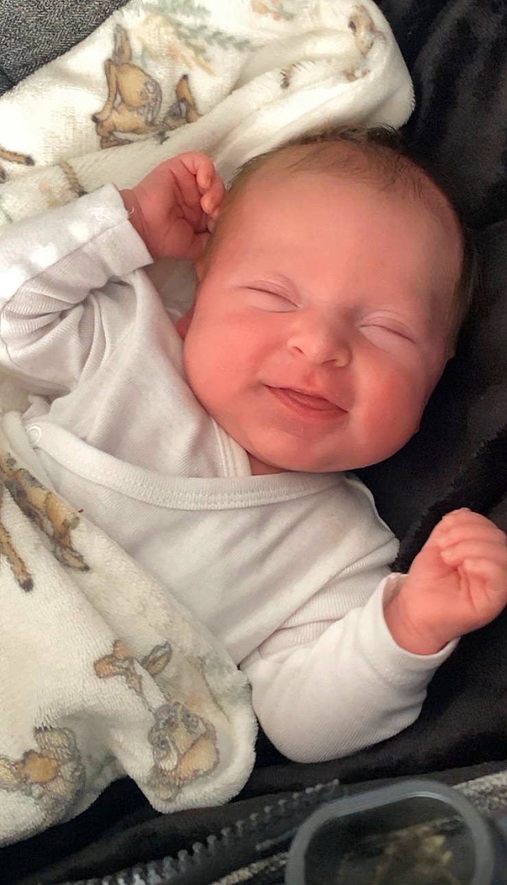 Mya a rejoint le concours — aidez-le/la à gagner de superbes lots ! baby, baby_products, baby_sleeping, baby_toddler_clothing, bedtime, cheek, child, chin, comfort, finger, linens, mouth, nose, person, skin, sleeve, thumb, toddler, white