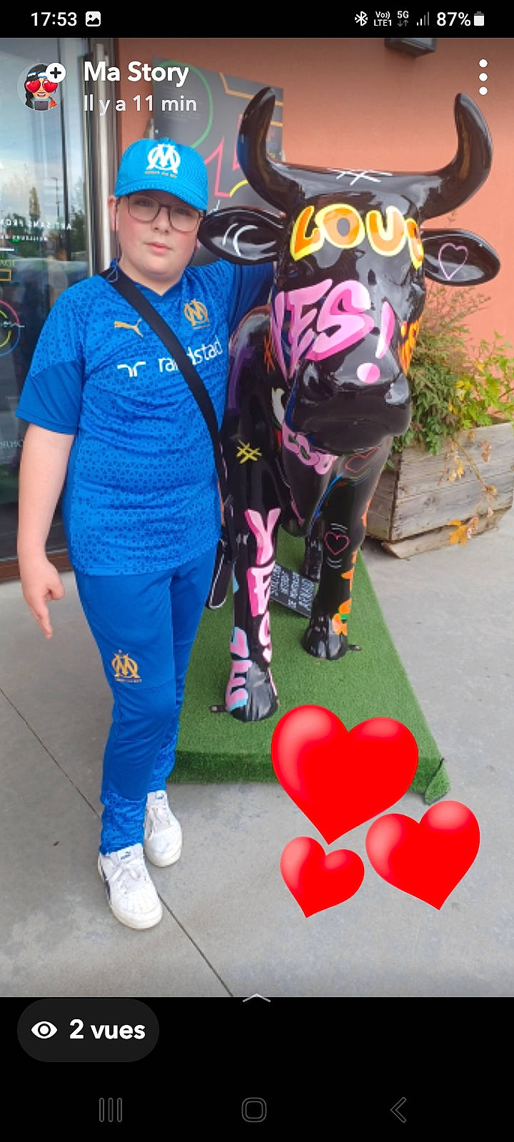 Lucenzo a rejoint le concours — aidez-le/la à gagner de superbes lots ! adult, animal, baseballcap, bull, cap, cattle, clothing, costume, face, footwear, hat, head, male, man, pants, person, photography, portrait, shoe, t_shirt