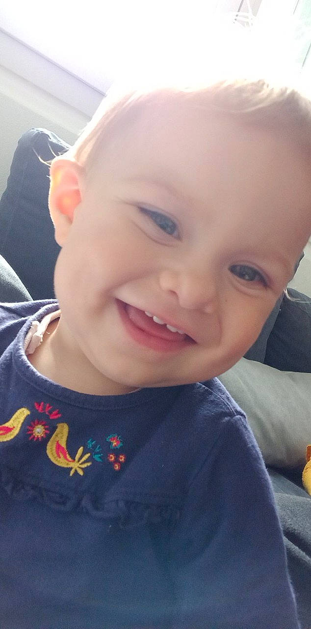 Ambre participe au concours pour gagner de l'argent avec cette photo : cheek, chin, ear, eye, eyebrow, eyelash, forehead, hairstyle, happy, human, iris, jaw, joy, lip, mouth, neck, nose, person, shoulder, skin