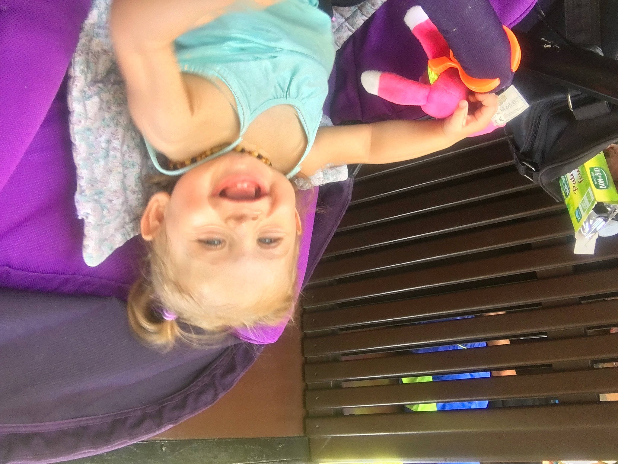 Victoria participe au concours pour gagner de l'argent avec cette photo : joy, leg, person, photography, pink, purple, selfie