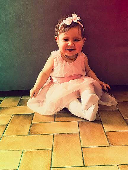 Liselya participe au concours pour gagner de l'argent avec cette photo : baby, baby_toddler_clothing, barefoot, cheek, day_dress, dress, embellishment, flash_photography, floor, flooring, foot, happy, headband, headpiece, human_leg, jewellery, knee, person, sleeve, smile