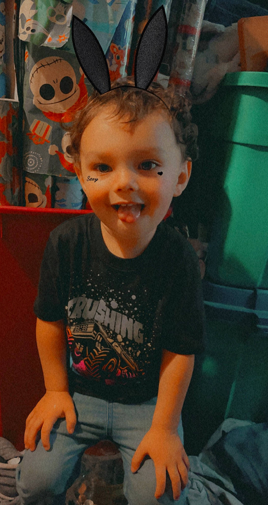 Antonio is registered to the contest to win money with this photo: arm, cheek, chin, clothing, cool, eye, forehead, fun, hair, happy, head, iris, joy, mouth, nose, organ, person, shirt, skin, smile