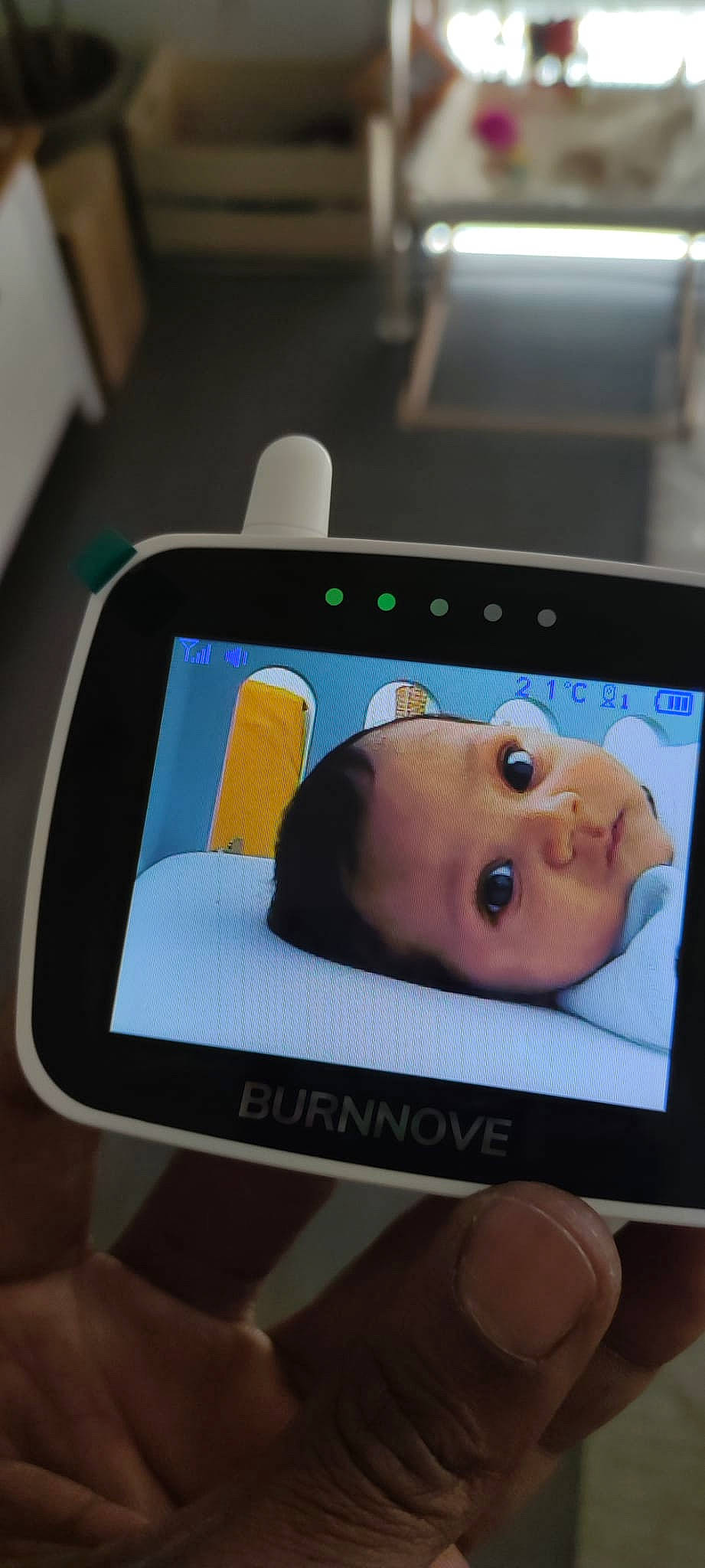 Leeroy a rejoint le concours — aidez-le/la à gagner de superbes lots ! art, audio_equipment, baby, child, communication_device, display_device, electronic_device, eyelash, flat_panel_display, gadget, gesture, media, mobile_device, multimedia, output_device, person, portable_communications_device, rectangle, room, tablet_computer