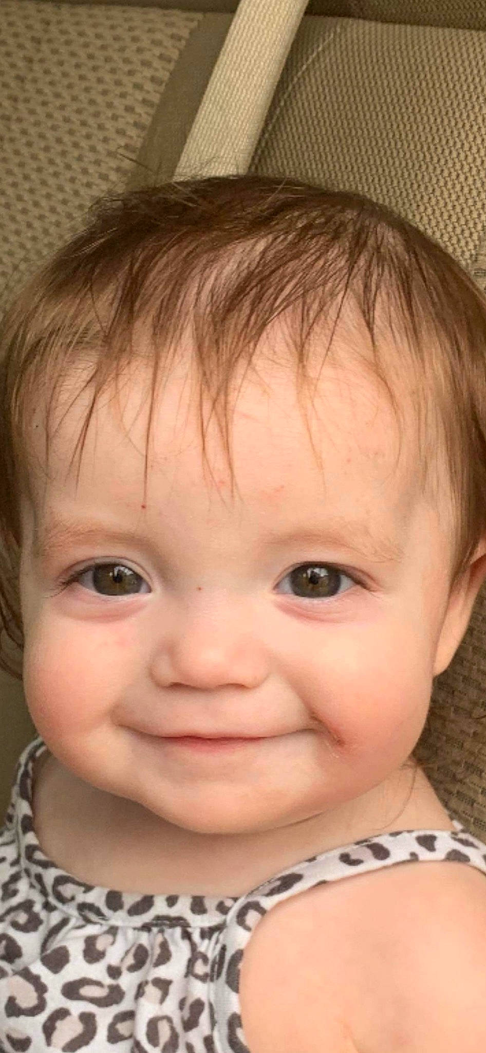 Hennsley is registered to the contest to win money with this photo: cheek, chin, eye, eyebrow, eyelash, face, facial_expression, forehead, hair, hairstyle, head, human, joy, lip, mouth, muscle, neck, nose, organ, person