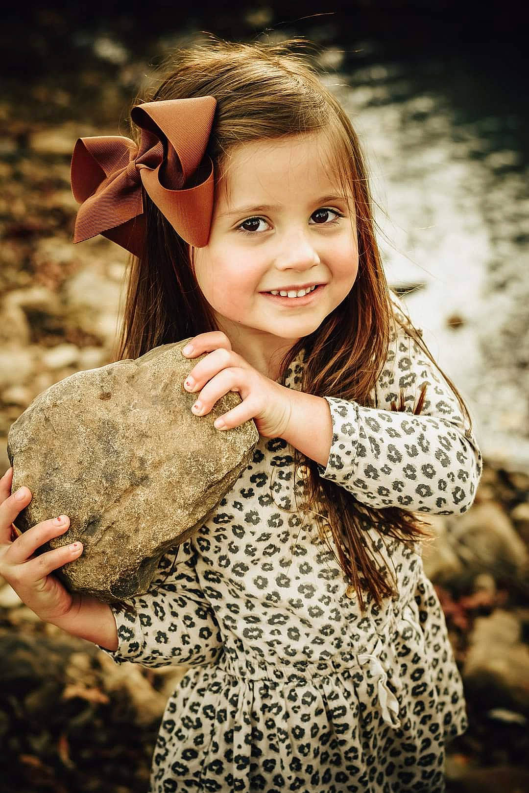 Ellakate is registered to the contest to win money with this photo: arm, eye, face, facial_expression, flash_photography, hair, hairstyle, hand, happy, head, human, human_body, joy, nature, organ, people_in_nature, person, plant, skin, smile