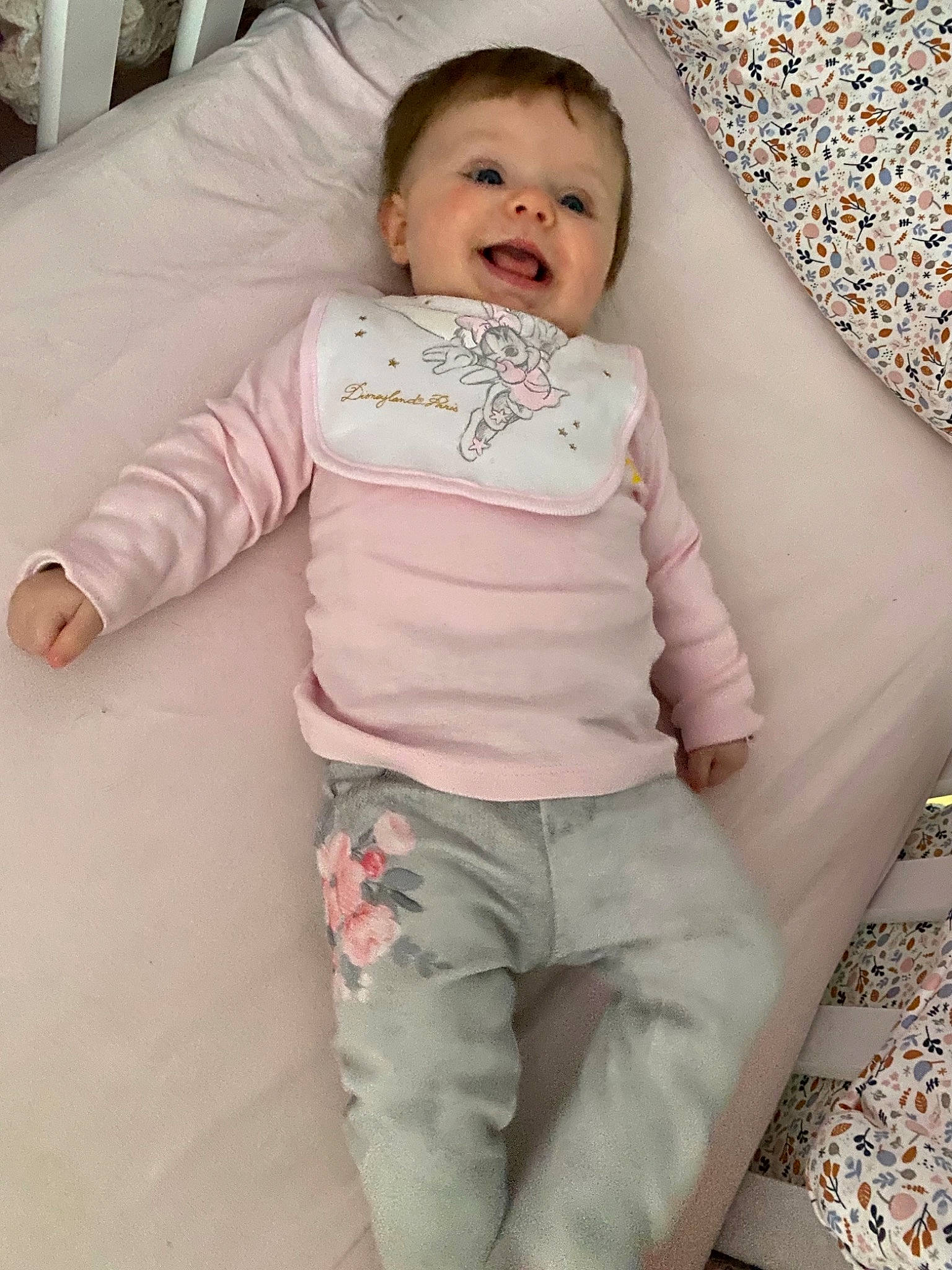 Angelique a rejoint le concours — aidez-le/la à gagner de superbes lots ! baby, baby_products, baby_sleeping, baby_toddler_clothing, cheek, child, comfort, face, gesture, happy, linens, neck, pattern, person, pink, skin, sleeve, smile, stomach, t_shirt