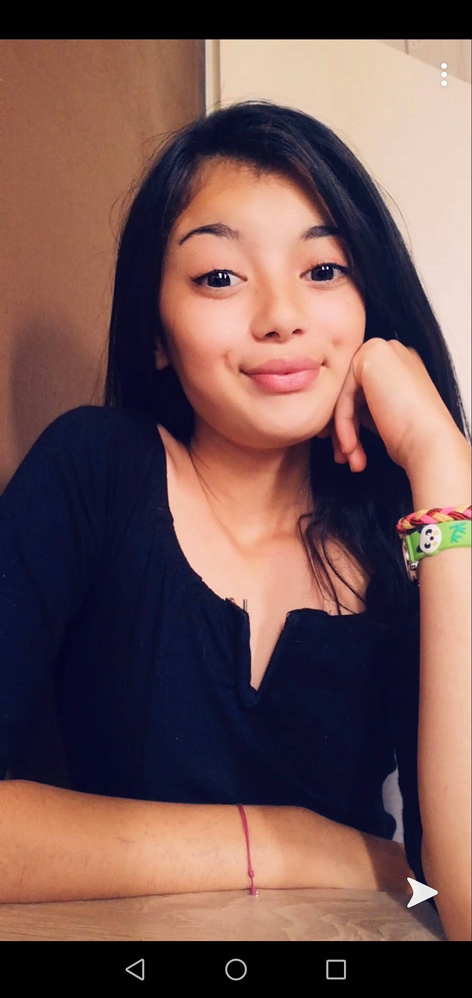 Melina participe au concours pour gagner de l'argent avec cette photo : arm, beauty, black_hair, brown_hair, chin, eyebrow, face, finger, forehead, gesture, hair, hairstyle, joy, lady, lip, long_hair, person, photography, selfie, skin