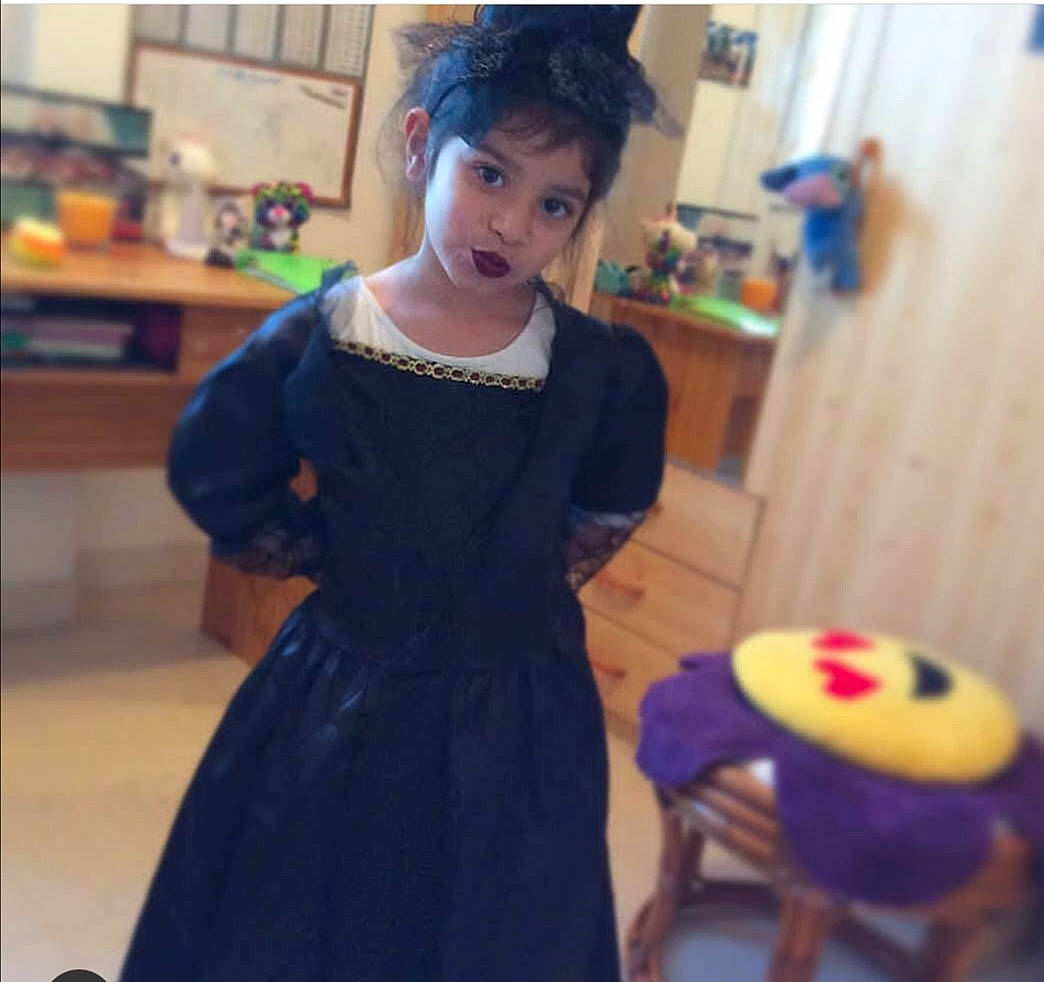 Ayline participe au concours pour gagner de l'argent avec cette photo : a_line, beauty, black_hair, blue, child, clothing, dress, electric_blue, fashion, fashion_design, formal_wear, neck, outerwear, person, shoulder, sleeve, smile, textile, trunk, waist