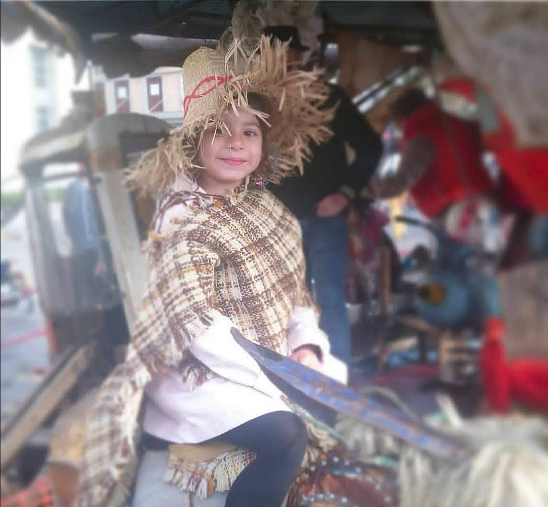 Ayline a rejoint le concours — aidez-le/la à gagner de superbes lots ! blond, cool, fashion, fashion_design, fun, headwear, joy, long_hair, pattern, person, street_fashion