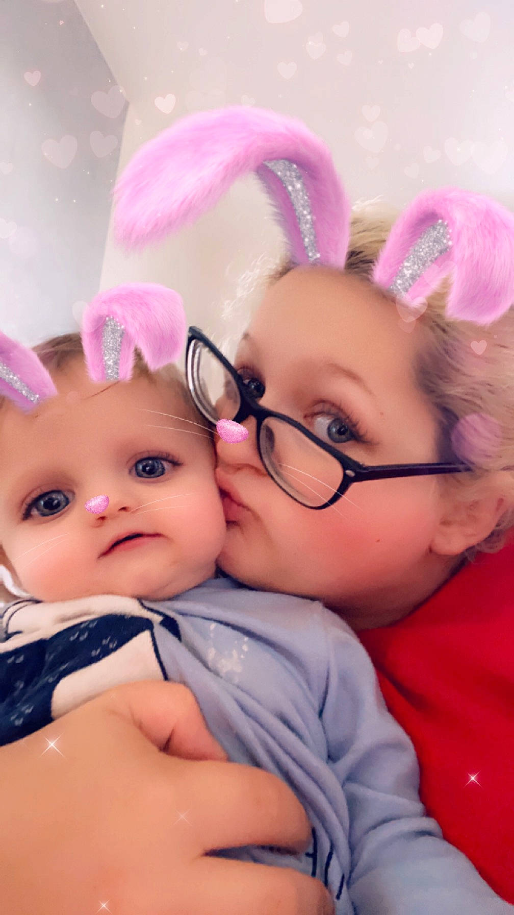 Ymaë participe au concours pour gagner de l'argent avec cette photo : baby_toddler_clothing, cheek, ear, event, eyelash, eyewear, fun, gesture, hair_accessory, happy, headband, headgear, iris, magenta, nose, person, pink, purple, skin, textile