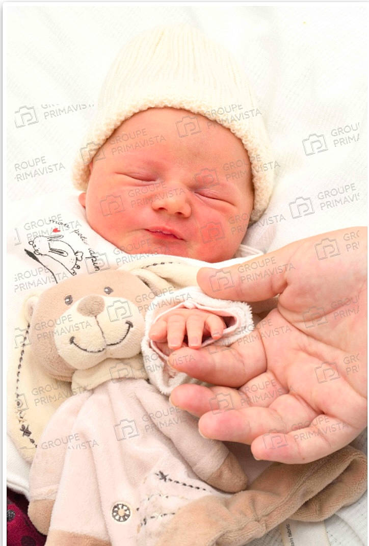 Nahëlya a rejoint le concours — aidez-le/la à gagner de superbes lots ! baby, baby_sleeping, baby_toddler_clothing, cheek, child, chin, comfort, facial_expression, finger, gesture, happy, headwear, linens, mammal, nail, person, pink, skin, sleeve, textile