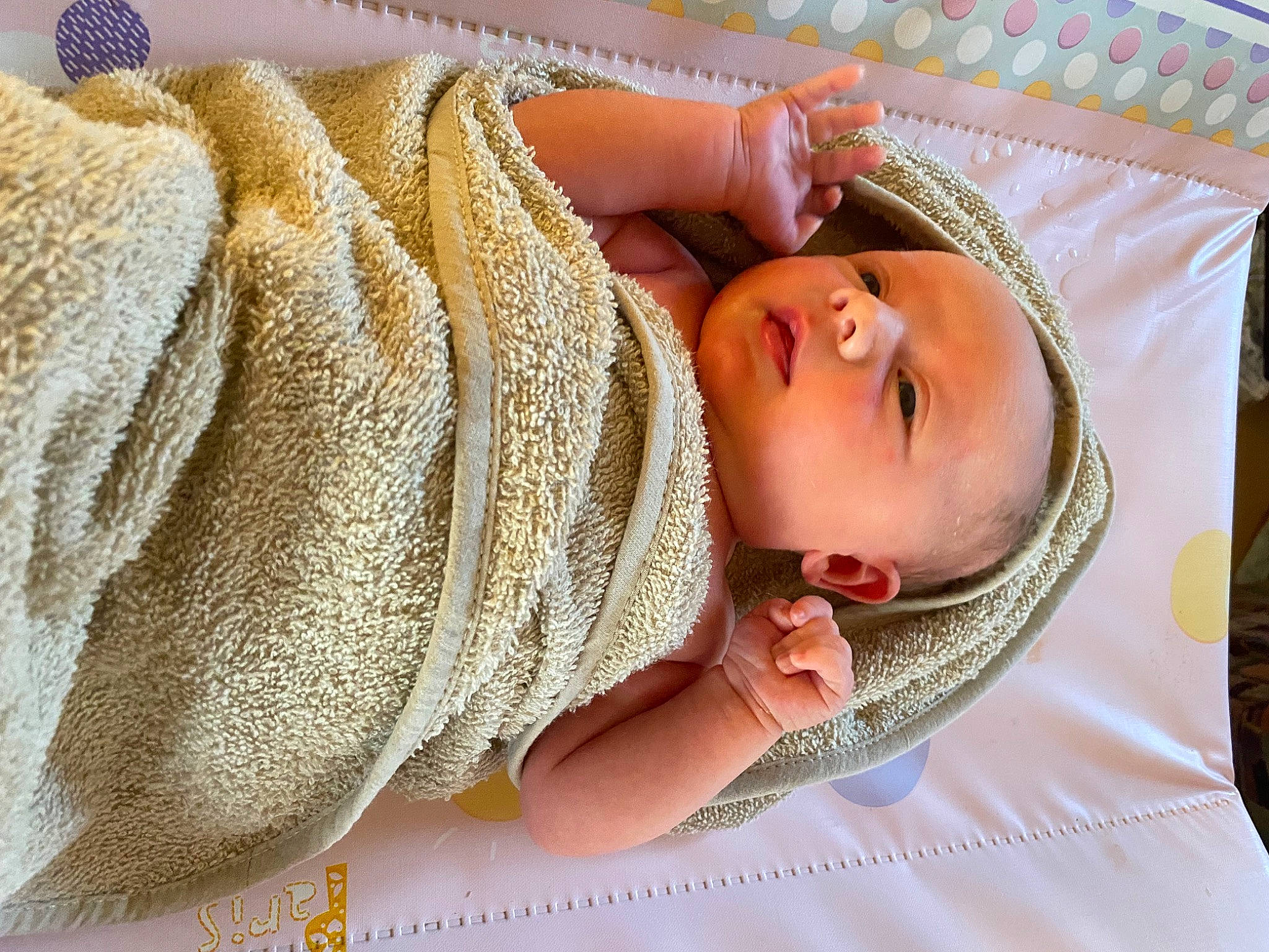 Nahëlya participe au concours pour gagner de l'argent avec cette photo : baby, baby_sleeping, baby_toddler_clothing, cap, child, comfort, eyelash, finger, happy, hat, head, headgear, human_body, knit_cap, linens, neck, person, skin, sleeve, thumb