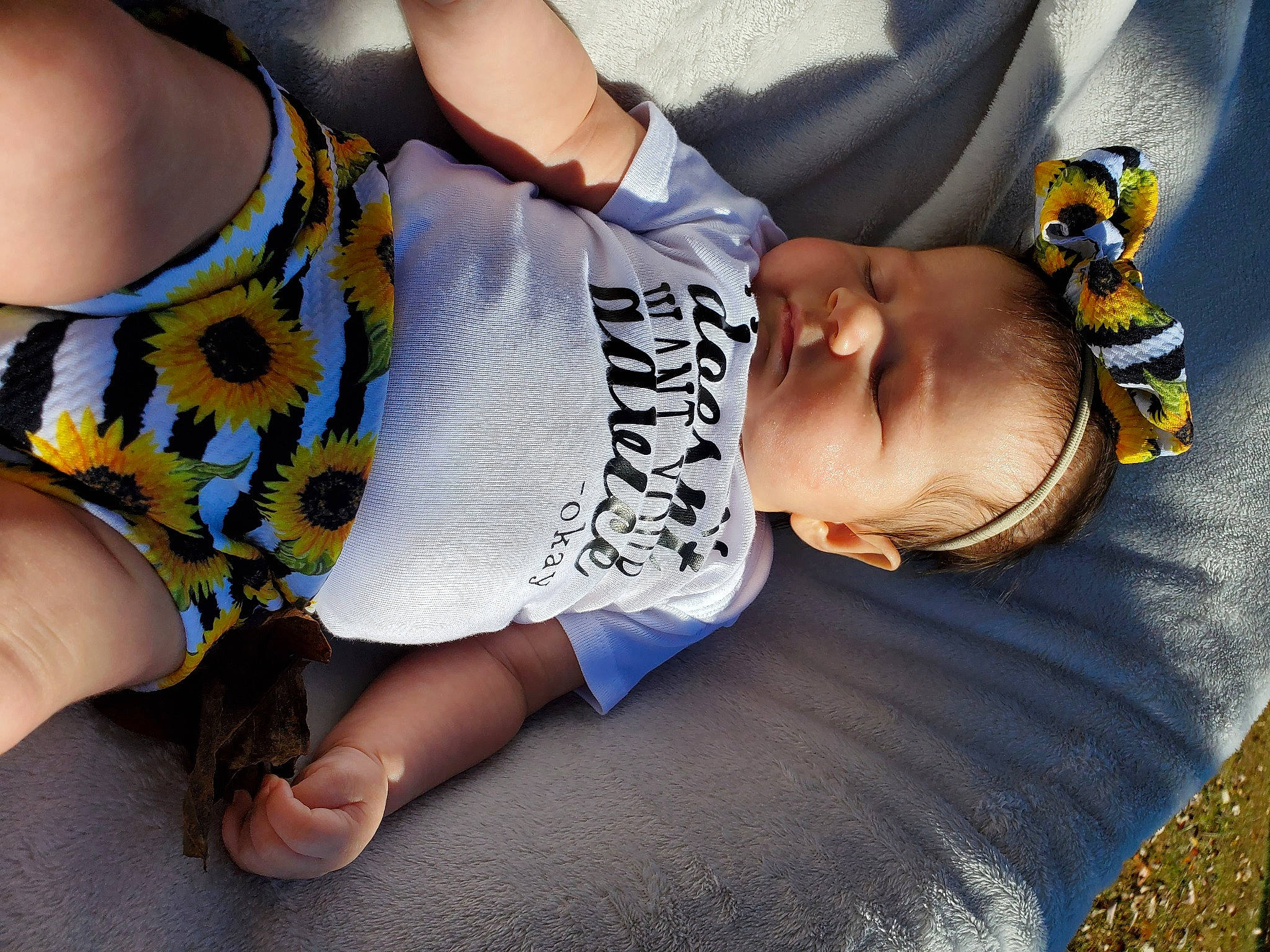 Kaja is registered to the contest to win money with this photo: arm, baby, child, finger, hand, human_leg, joint, leg, person, thigh, toddler, trunk