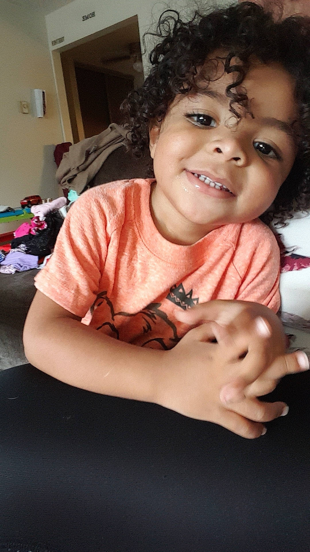 Avi is registered to the contest to win money with this photo: arm, beauty, cheek, child, chin, eye, eyebrow, face, facial_expression, finger, forehead, fun, hair, hairstyle, head, joy, lip, nose, person, skin